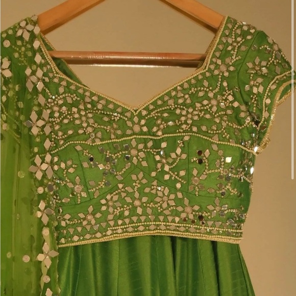 SOLD Preeti s Kapoor 3 pc lehenga set - Picture 9 of 12